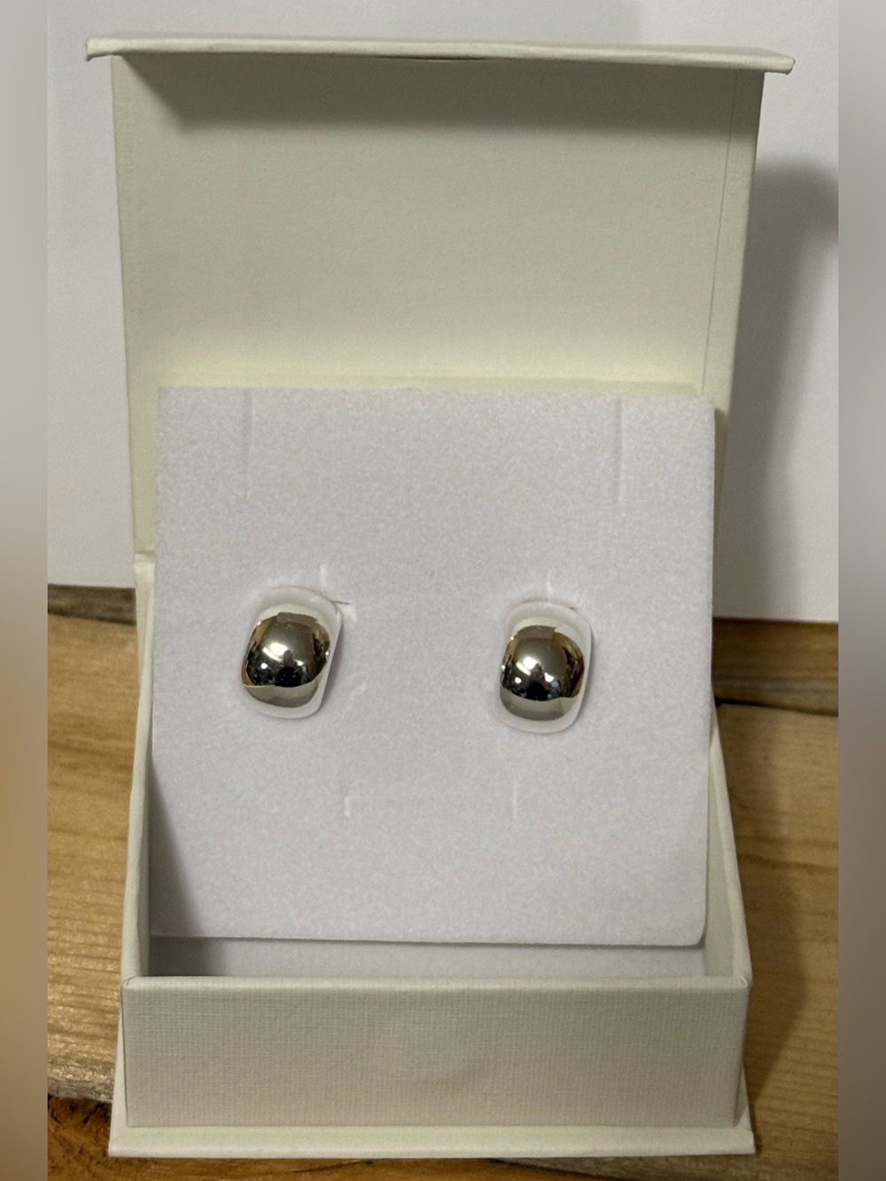 NIB Heaven Mayhem Ky Hoop Smooth Earrings In Gift Box Current